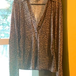 Women’ medium ann Taylor button up cheetah blouse
